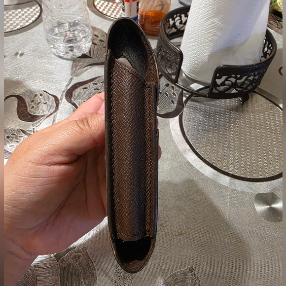 Louis Vuitton Holder - Picture 3 of 9
